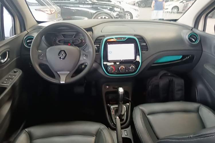 Used Renault Captur 2015 1.2T Automatic Standard Edition Center Console