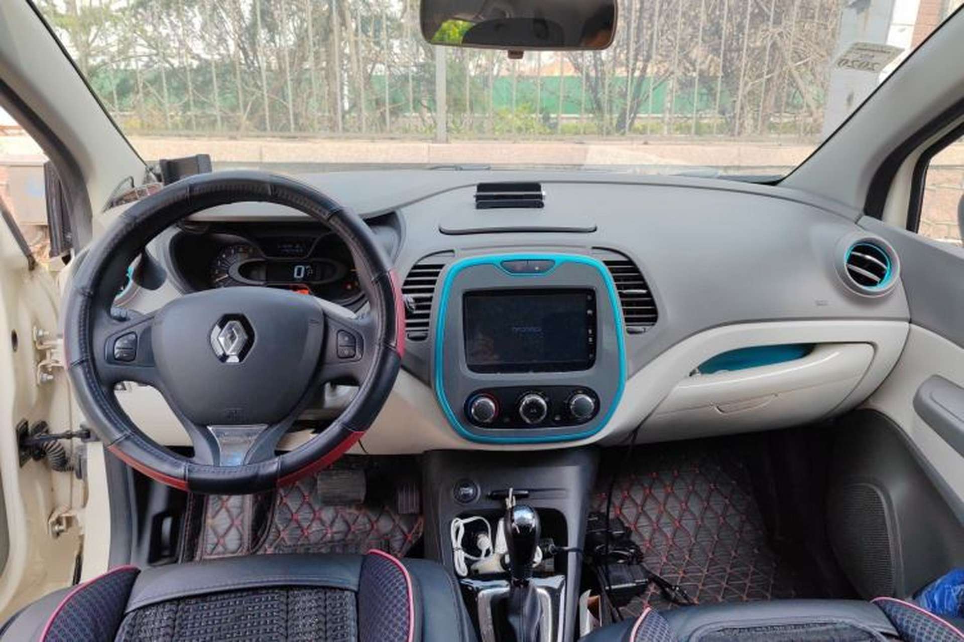 Used Renault Captur 2015 1.2T Automatic Comfort Edition Center Console