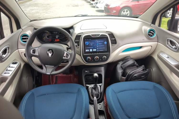 Used Renault Captur 2015 1.2T Automatic Standard Edition Center Console