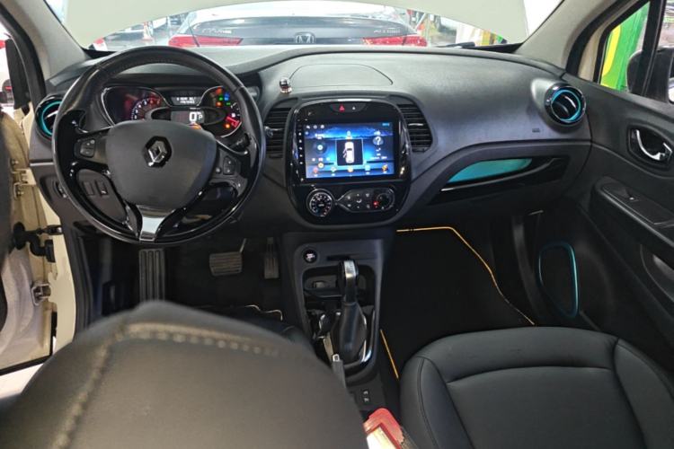 Used Renault Captur 2015 1.2T Automatic Comfort First Edition Center Console
