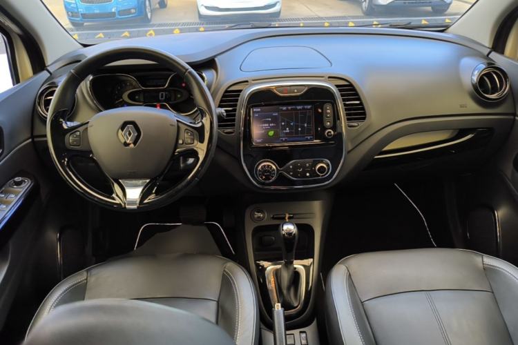 Used Renault Captur 2015 1.2T Automatic Luxury First Edition Center Console