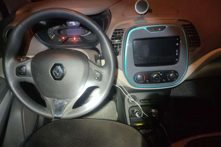 Used Renault Captur 2015 1.2T Automatic Standard Edition Center Console