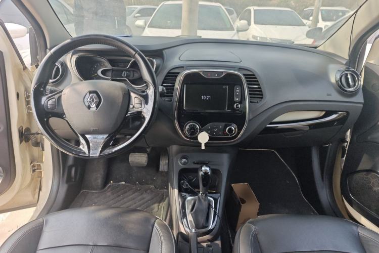 Used Renault Captur 2015 1.2T Automatic Luxury First Edition Center Console