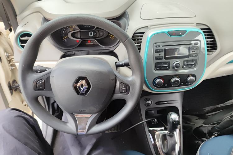 Used Renault Captur 2015 1.2T Automatic Standard Edition Center Console