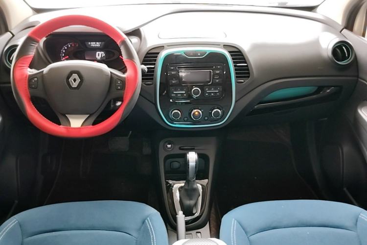 Used Renault Captur 2015 1.2T Automatic Standard Edition Center Console