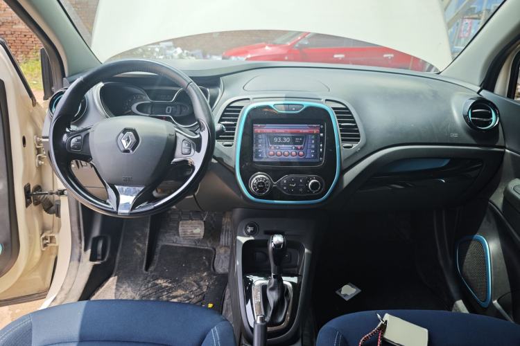Used Renault Captur 2015 1.2T Automatic Comfort First Edition Center Console