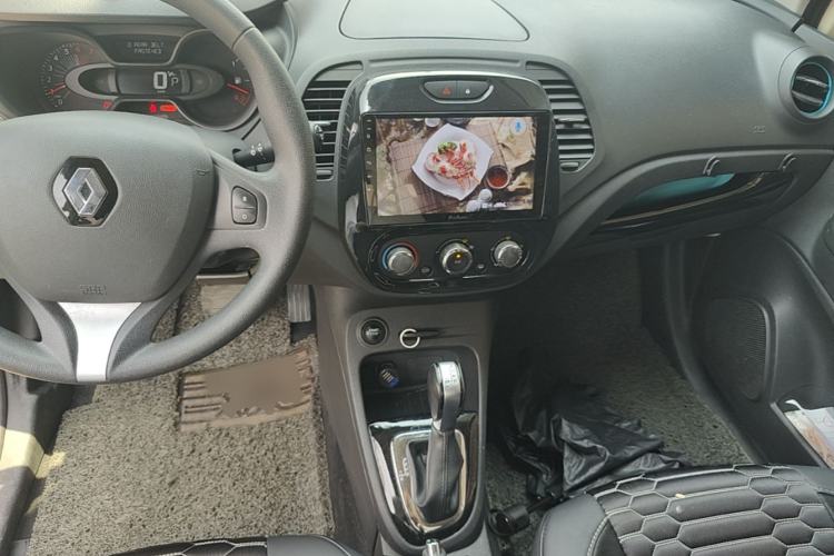 Used Renault Captur 2015 1.2T Automatic Standard Edition Center Console