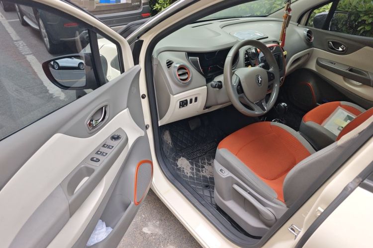 Used Renault Captur 2015 1.2T Automatic Comfort Edition Driver Seat