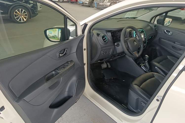 Used Renault Captur 2015 1.2T Automatic Standard Edition Driver Seat