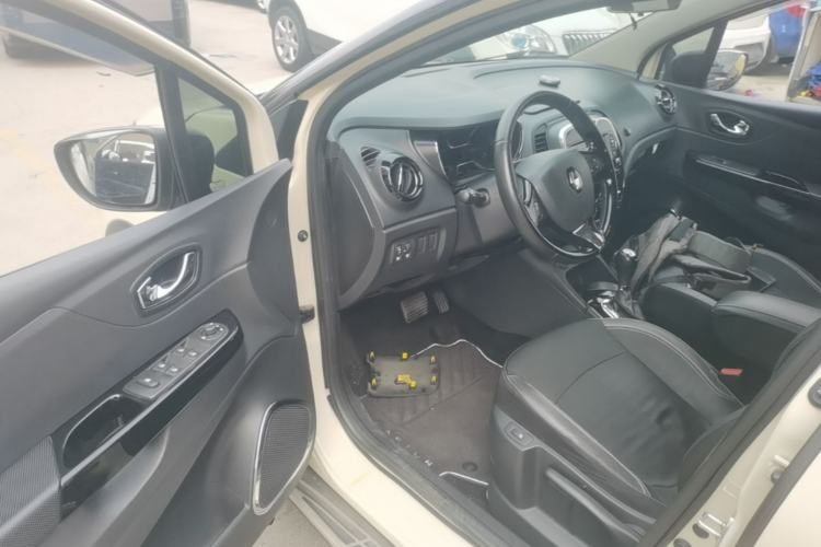 Used Renault Captur 2015 1.2T Automatic Luxury First Edition Driver Seat