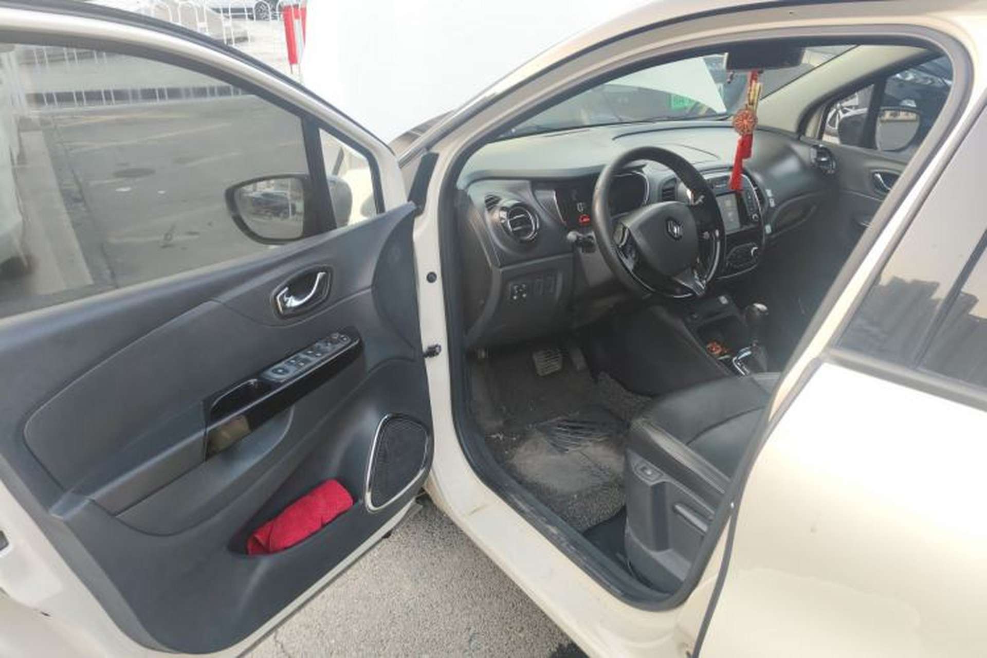 Used Renault Captur 2015 1.2T Automatic Luxury First Edition Driver Seat