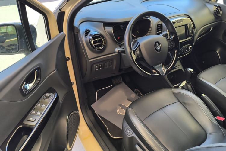 Used Renault Captur 2015 1.2T Automatic Luxury First Edition Driver Seat