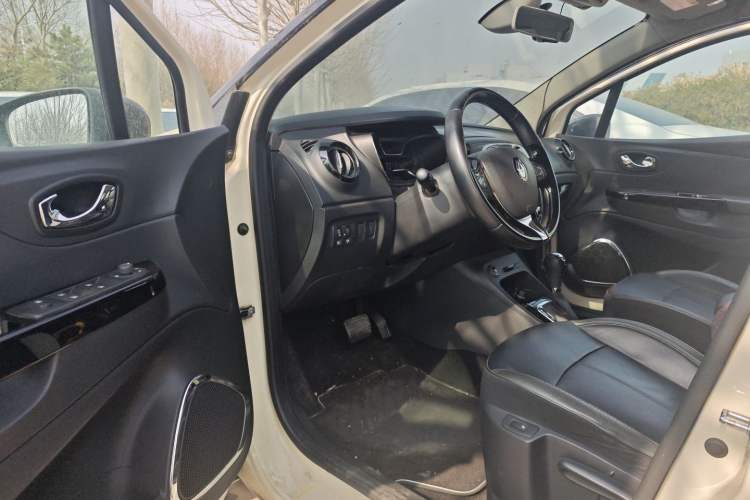 Used Renault Captur 2015 1.2T Automatic Luxury First Edition Driver Seat