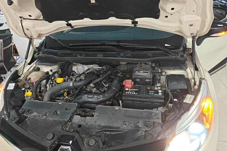 Used Renault Captur 2015 1.2T Automatic Comfort First Edition Engine Bay