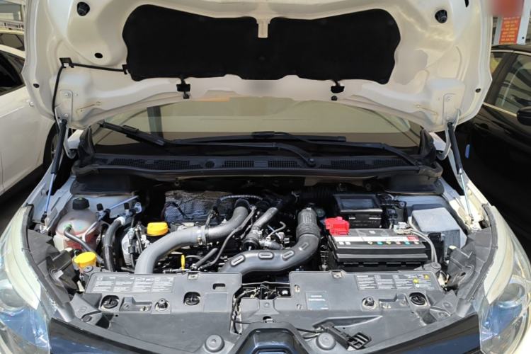 Used Renault Captur 2015 1.2T Automatic Luxury First Edition Engine Bay