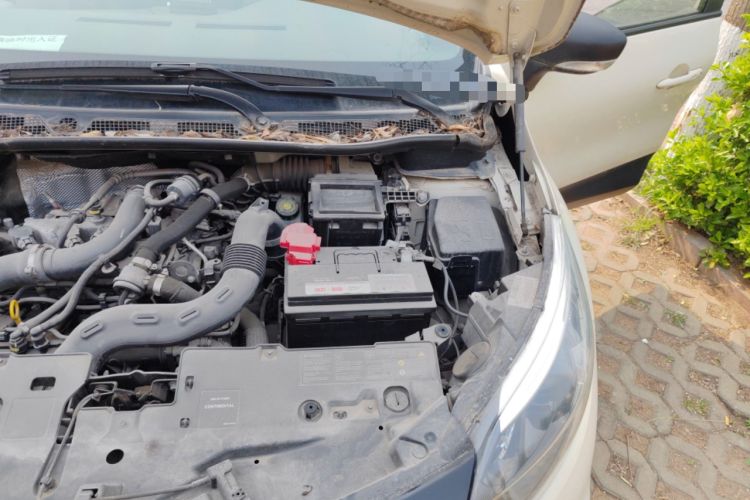 Used Renault Captur 2015 1.2T Automatic Comfort Edition Engine Bay Left
