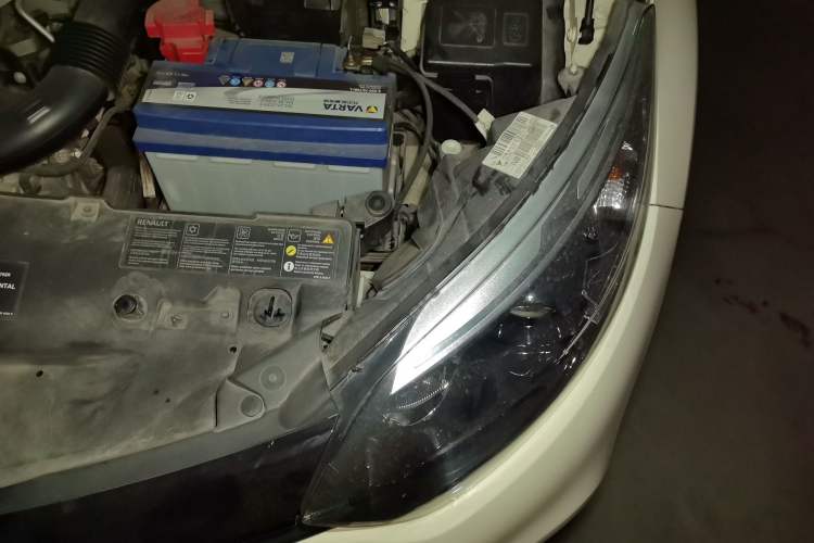 Used Renault Captur 2015 1.2T Automatic Standard Edition Engine Bay Left