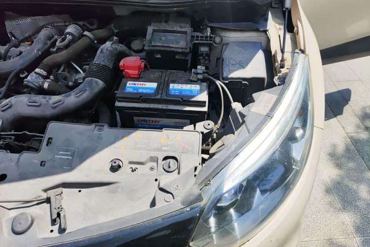 Used Renault Captur 2015 1.2T Automatic Standard Edition Engine Bay Left