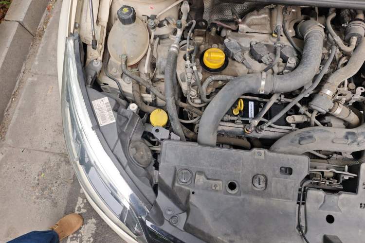 Used Renault Captur 2015 1.2T Automatic Comfort Edition Engine Bay Right
