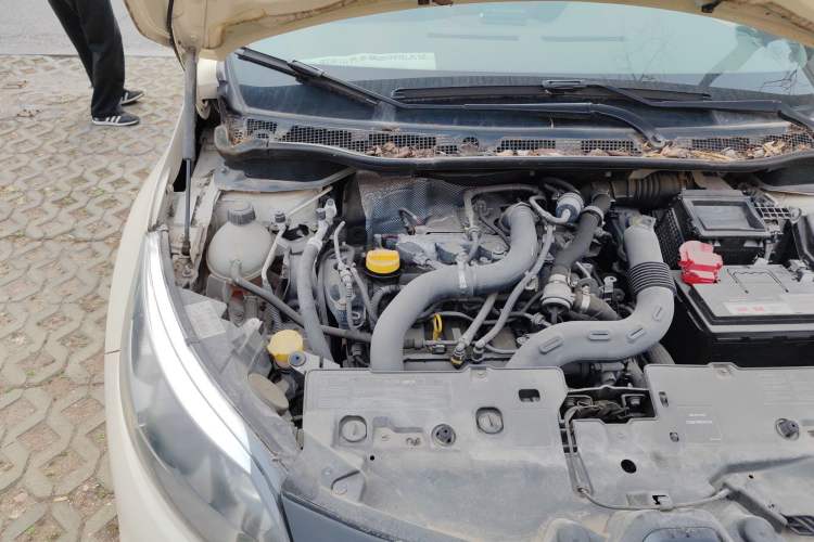 Used Renault Captur 2015 1.2T Automatic Comfort Edition Engine Bay Right