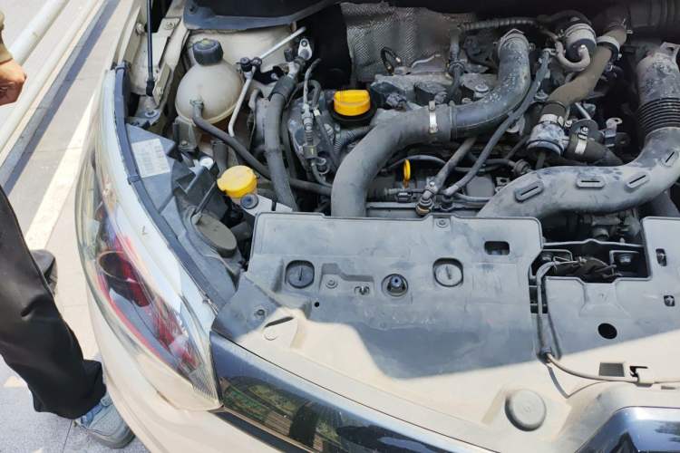 Used Renault Captur 2015 1.2T Automatic Standard Edition Engine Bay Right