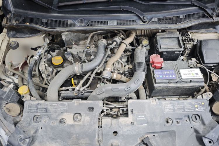 Used Renault Captur 2015 1.2T Automatic Comfort First Edition Engine Bay
