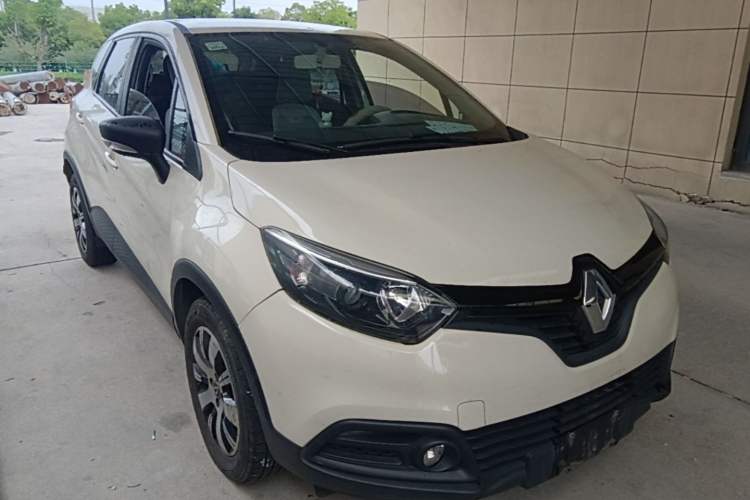 Used Renault Captur 2015 1.2T Automatic Standard Edition Front Right 45 Deg