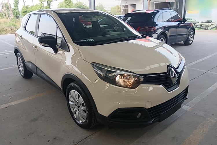 Used Renault Captur 2015 1.2T Automatic Standard Edition Front Right 45 Deg