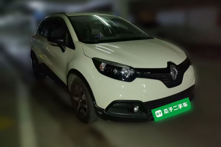 Used Renault Captur 2015 1.2T Automatic Standard Edition Front Right 45 Deg