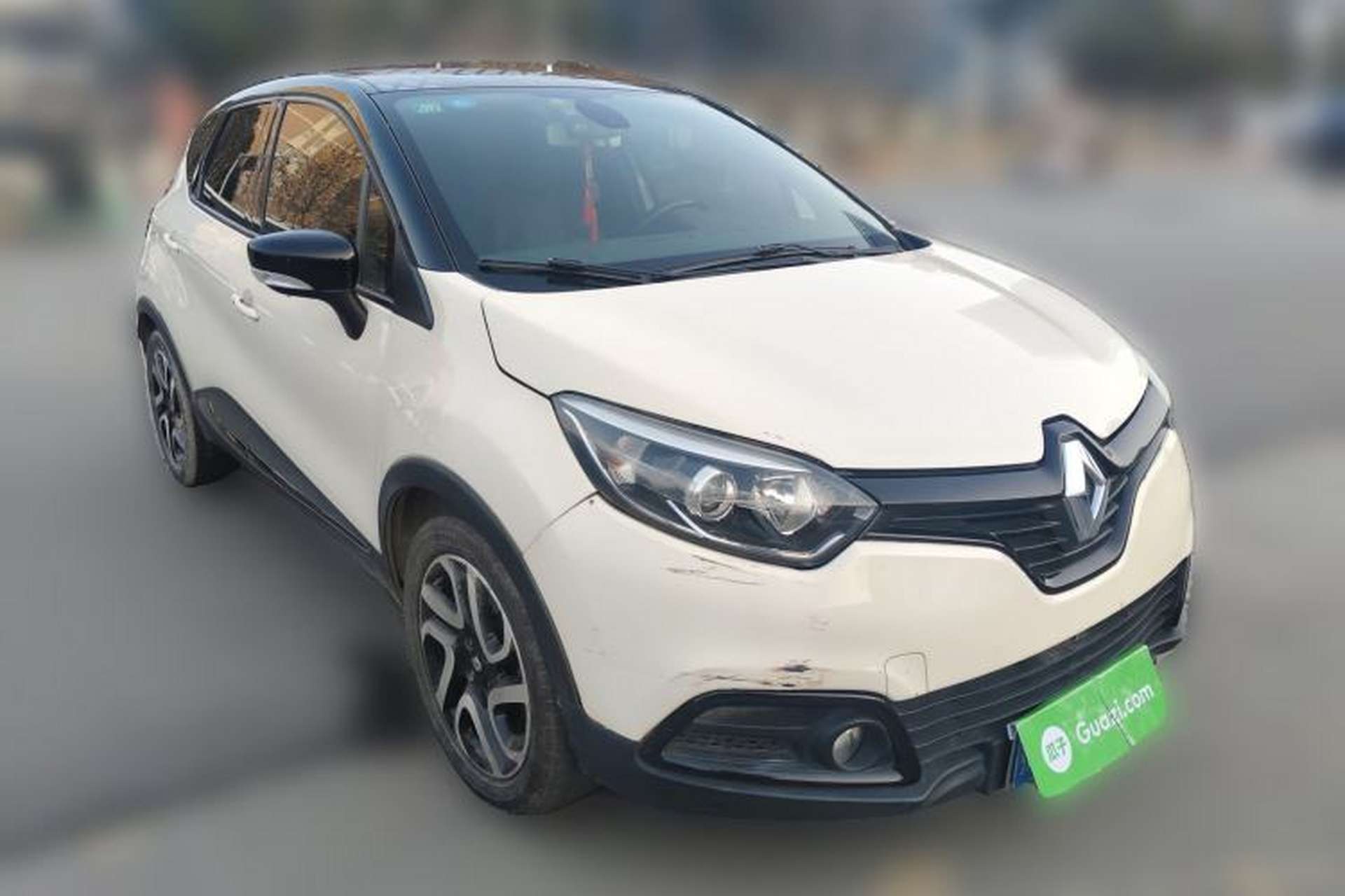 Used Renault Captur 2015 1.2T Automatic Luxury First Edition Front Right 45 Deg