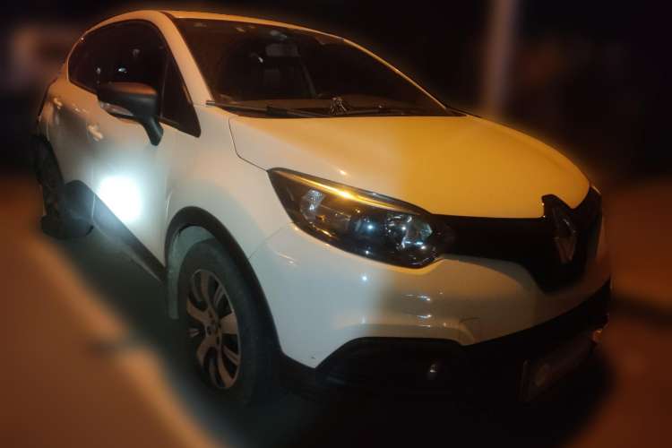 Used Renault Captur 2015 1.2T Automatic Standard Edition Front Right 45 Deg