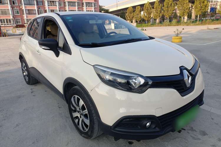 Used Renault Captur 2015 1.2T Automatic Standard Edition Front Right 45 Deg