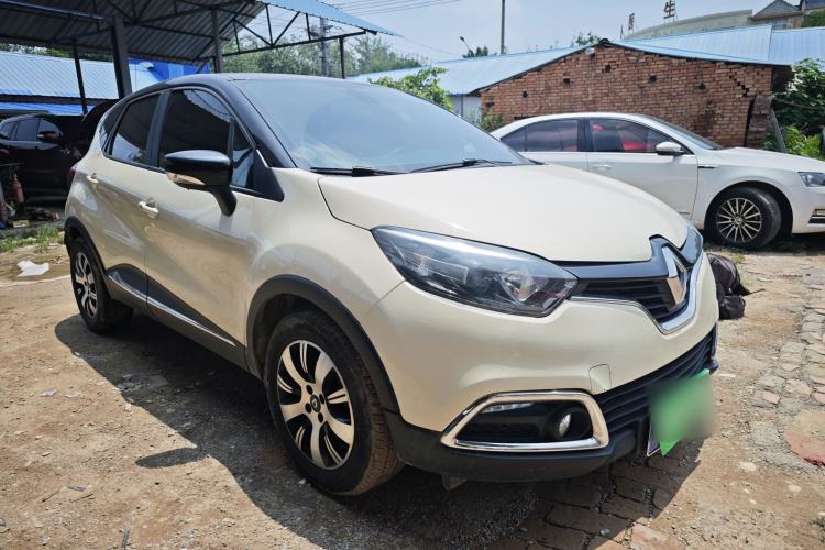 Used Renault Captur 2015 1.2T Automatic Comfort First Edition Front Right 45 Deg