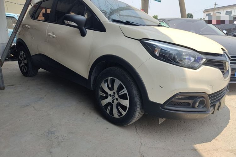 Used Renault Captur 2015 1.2T Automatic Standard Edition Front Right 45 Deg