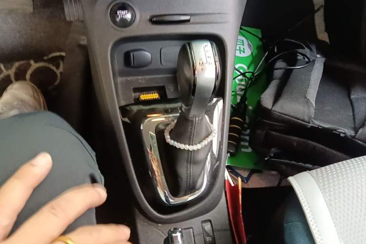 Used Renault Captur 2015 1.2T Automatic Standard Edition Gear Lever