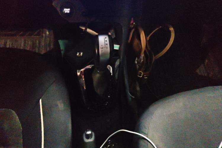 Used Renault Captur 2015 1.2T Automatic Standard Edition Gear Lever