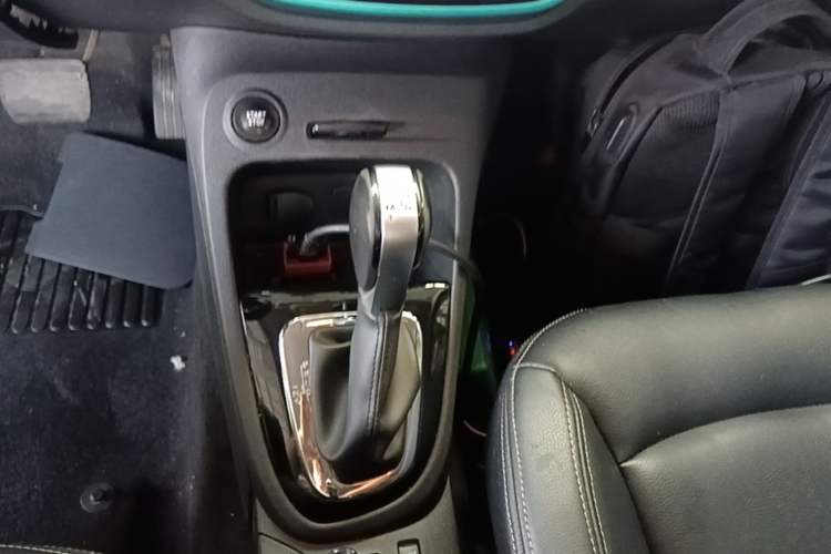 Used Renault Captur 2015 1.2T Automatic Standard Edition Gear Lever