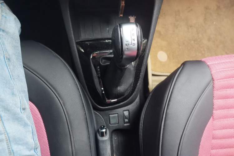 Used Renault Captur 2015 1.2T Automatic Standard Edition Gear Lever