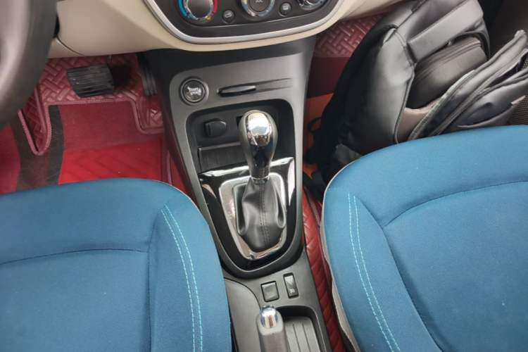 Used Renault Captur 2015 1.2T Automatic Standard Edition Gear Lever