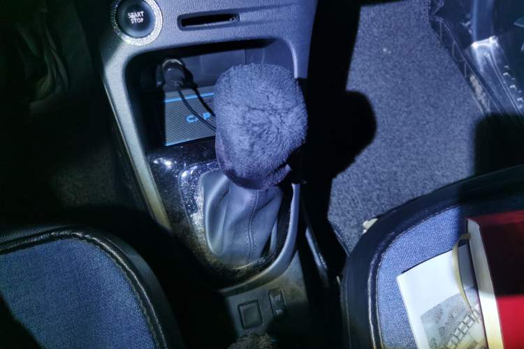 Used Renault Captur 2015 1.2T Automatic Comfort Edition Gear Lever