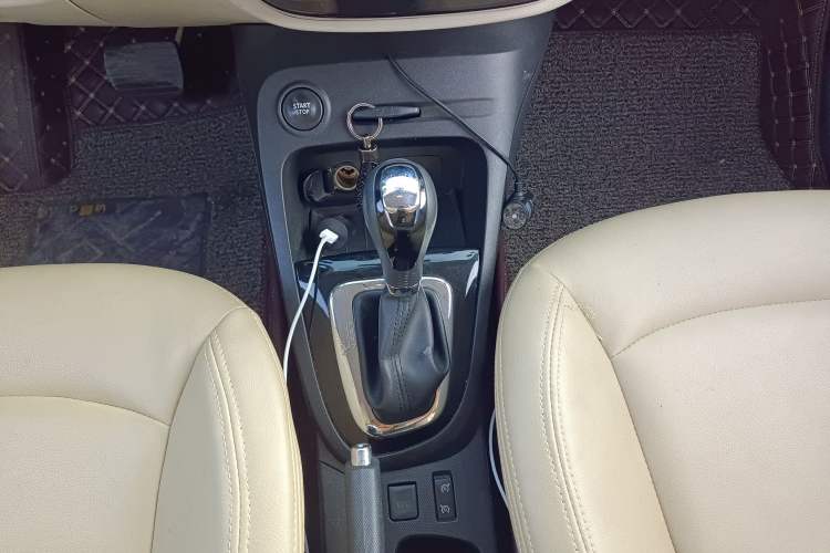 Used Renault Captur 2015 1.2T Automatic Standard Edition Gear Lever