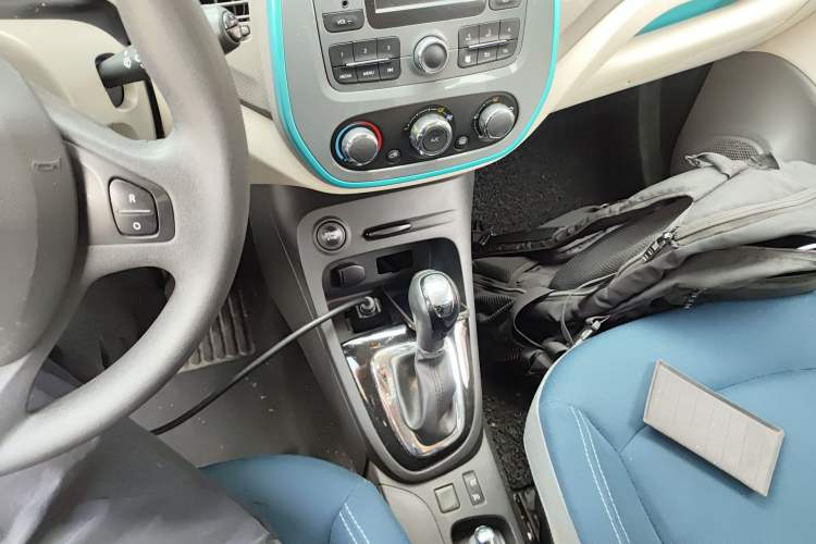 Used Renault Captur 2015 1.2T Automatic Standard Edition Gear Lever