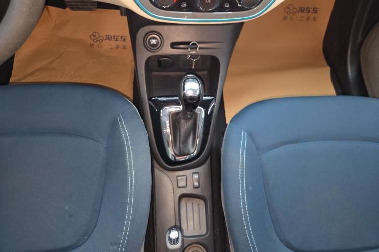 Used Renault Captur 2015 1.2T Automatic Standard Edition Gear Lever