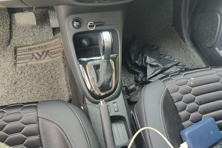 Used Renault Captur 2015 1.2T Automatic Standard Edition Gear Lever