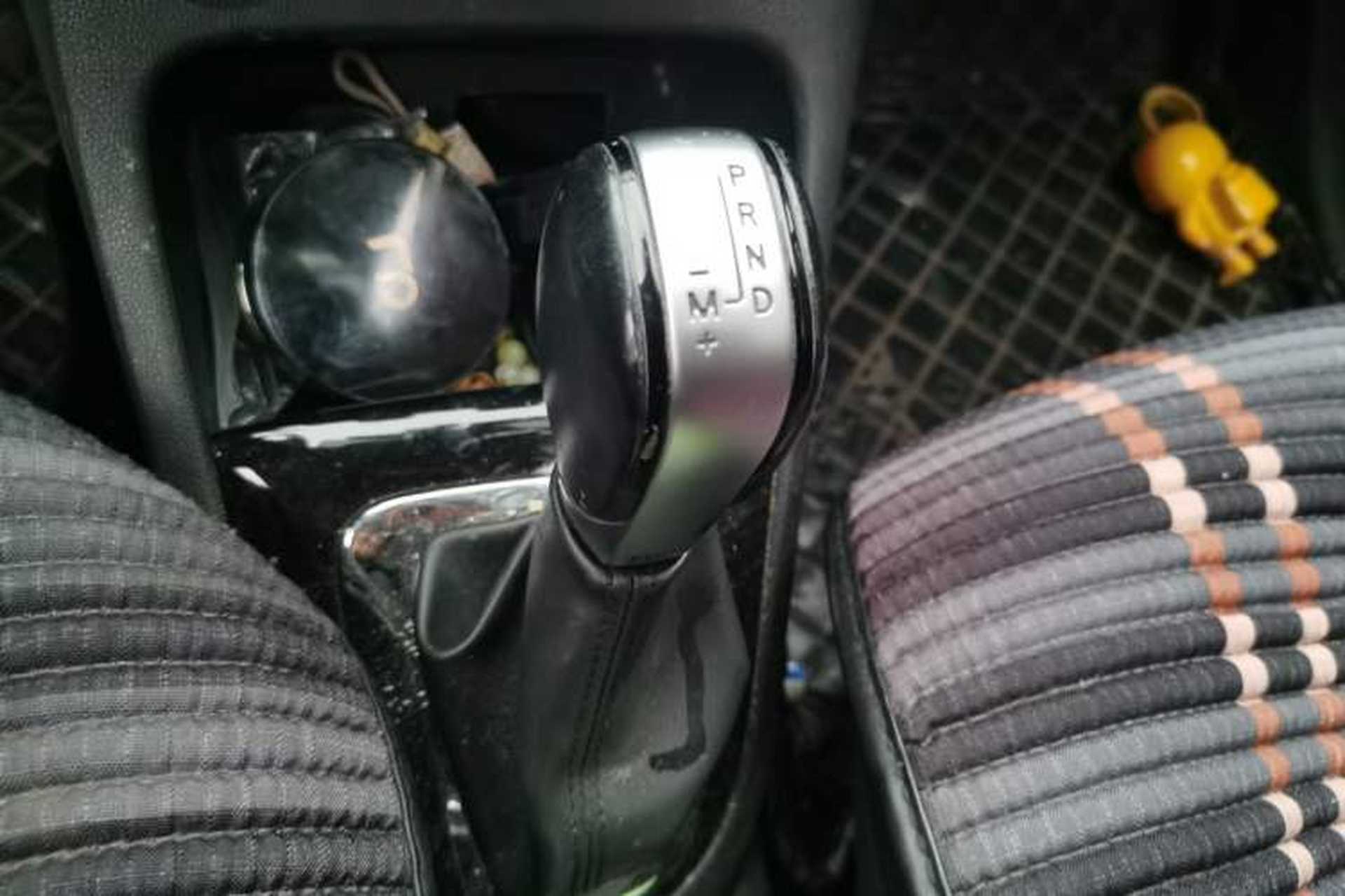 Used Renault Captur 2015 1.2T Automatic Standard Edition Gear Lever
