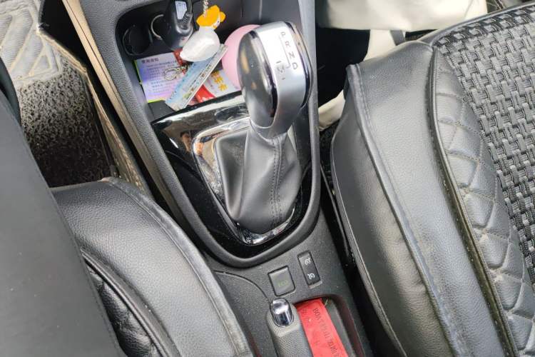 Used Renault Captur 2015 1.2T Automatic Standard Edition Gear Lever