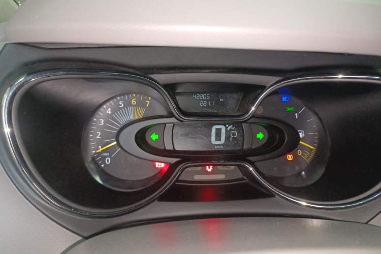 Used Renault Captur 2015 1.2T Automatic Comfort Edition Instrument Cluster