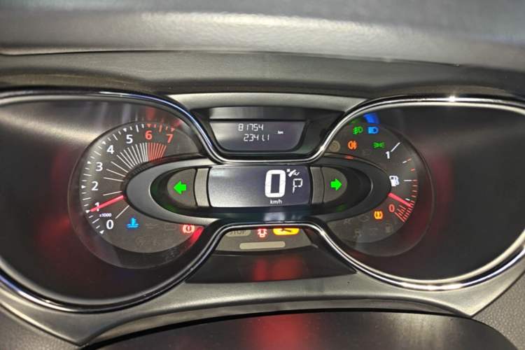Used Renault Captur 2015 1.2T Automatic Comfort First Edition Instrument Cluster