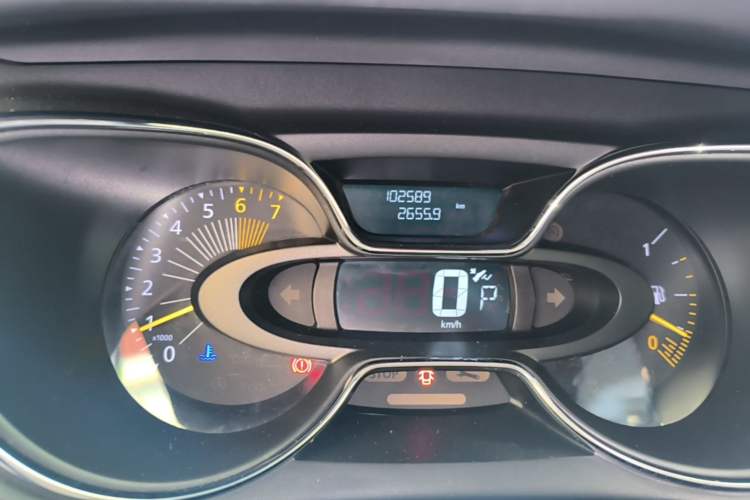 Used Renault Captur 2015 1.2T Automatic Luxury First Edition Instrument Cluster