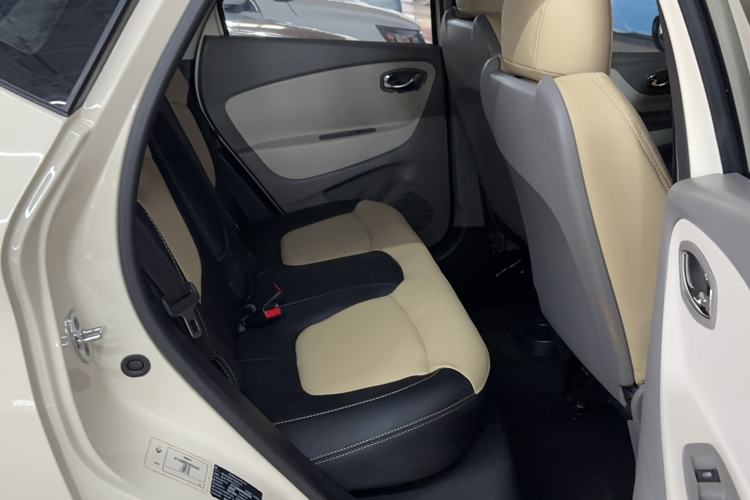 Used Renault Captur 2015 1.2T Automatic Standard Edition Interior 1
